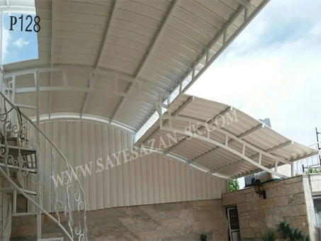 سایبان ماشین در حیاط خانه